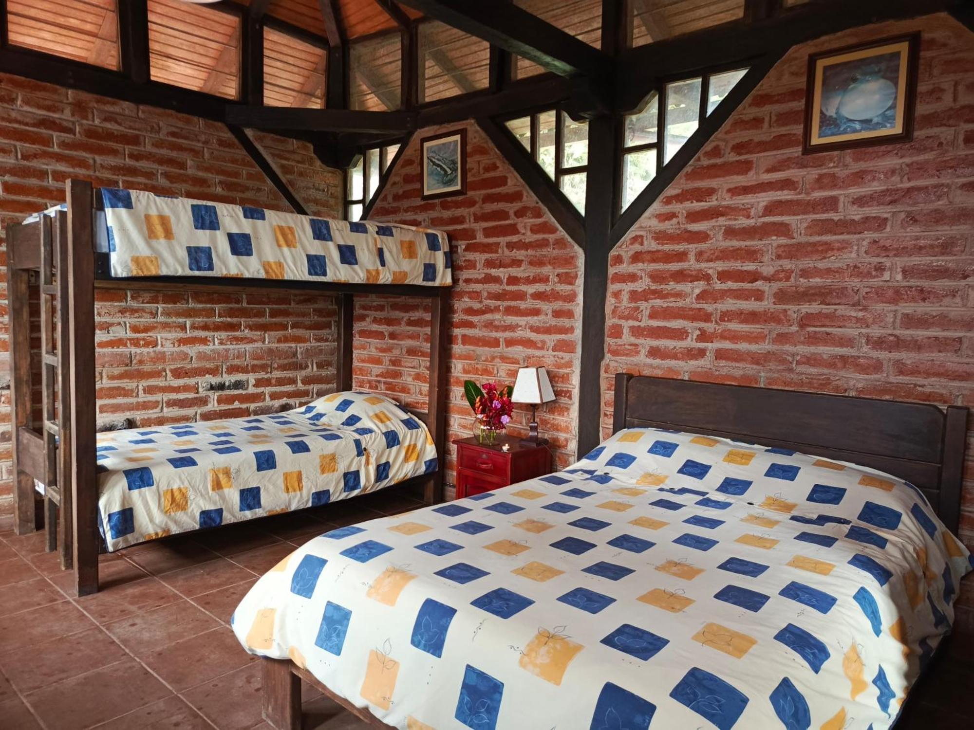 Hosteria Sapos Y Ranas Milpe Exterior photo
